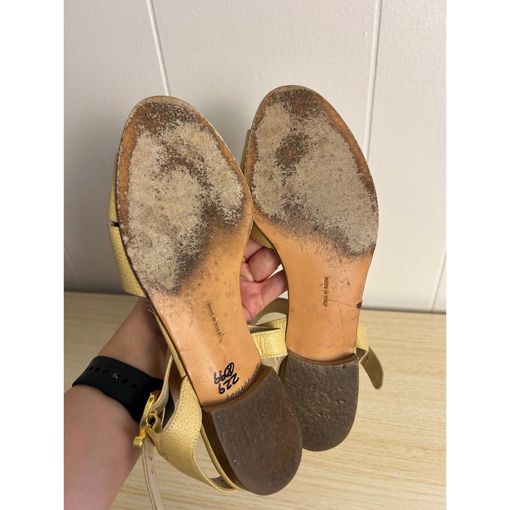 Salvatore Ferragamo Sandals Women 9 B Yellow Pebble Calf Flat Italian old money - Picture 9 of 9